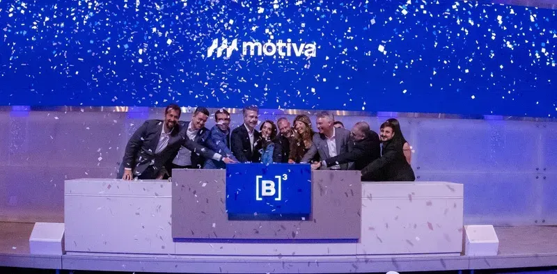 Em cerimônia na B3, executivos da Motiva celebram aniversário de 1 ano do novo ticker MOTV3 durante a divulgação dos resultados (Divulgação/Motiva)